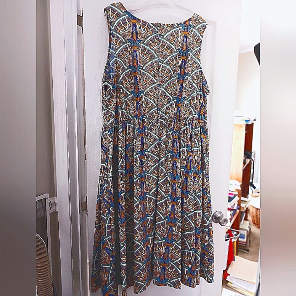 Beautiful RETRO LICIOUS Brand, sleeveless patterned dress, with darts zlsize 4x